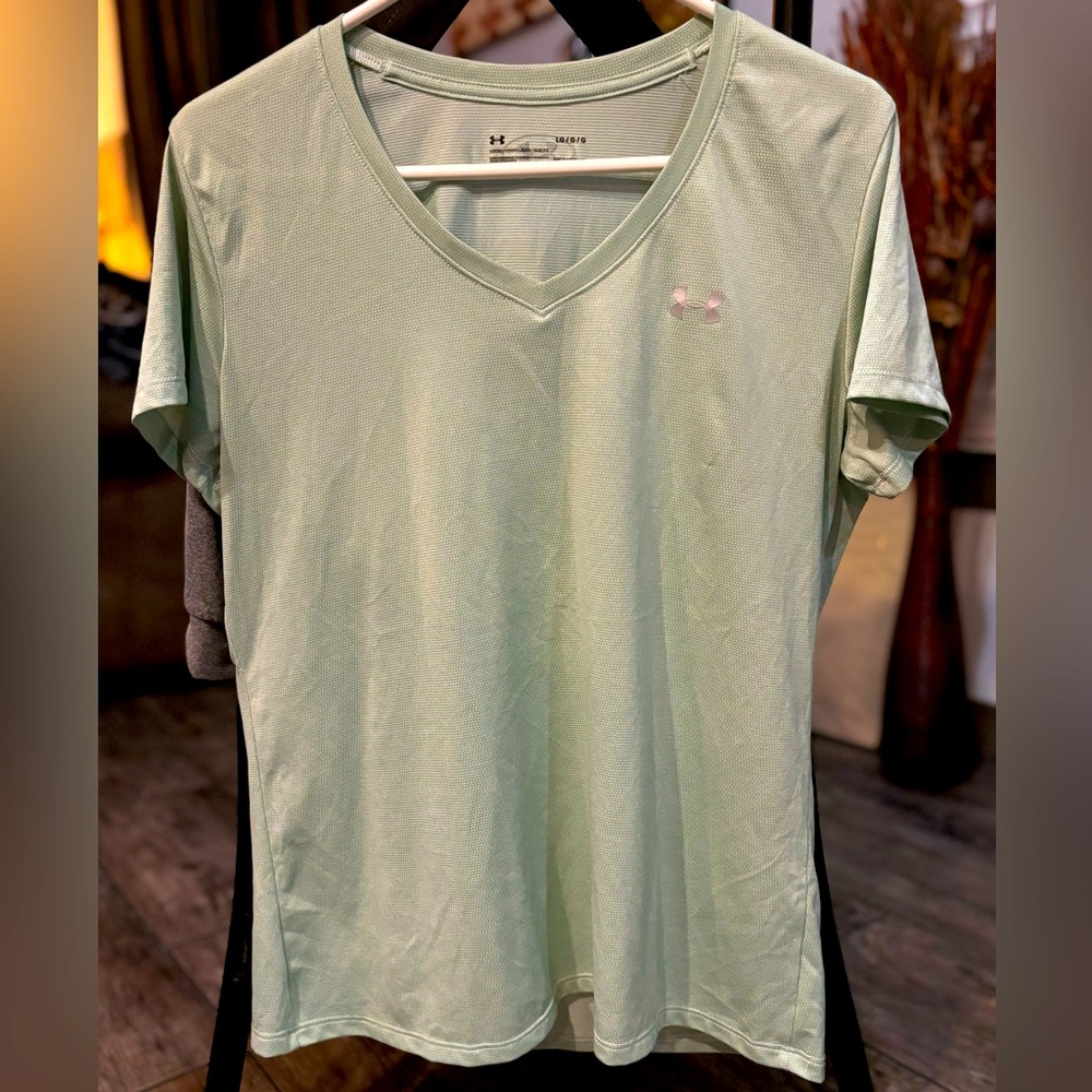 Women’s Loose Fit, Heat Gear, Under Armour, V-neck